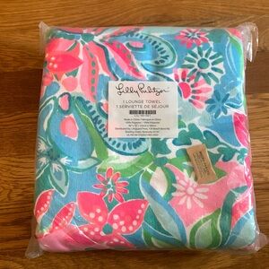 NWT Lilly Pulitzer Lounge Towel Oversized Floral Pink Blue Beach Blanket Picnic